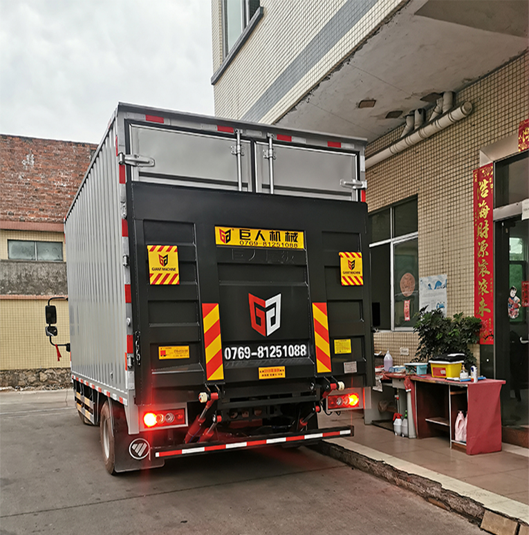 Light truck tailgate